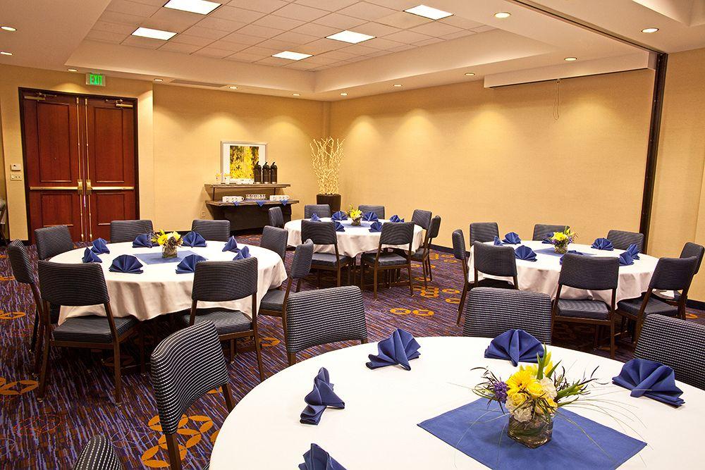 Courtyard By Marriott Seattle Federal Way Hotel Екстериор снимка