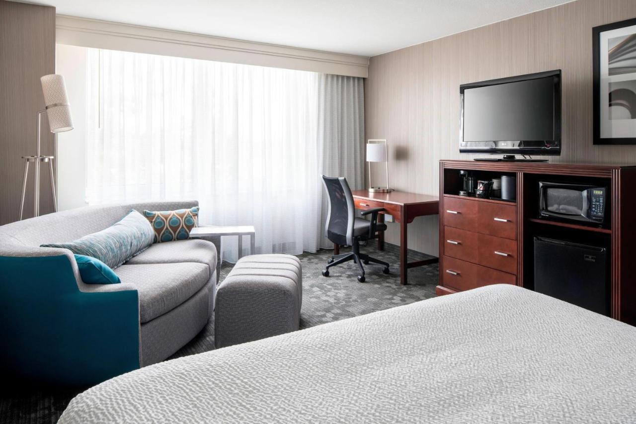 Courtyard By Marriott Seattle Federal Way Hotel Екстериор снимка