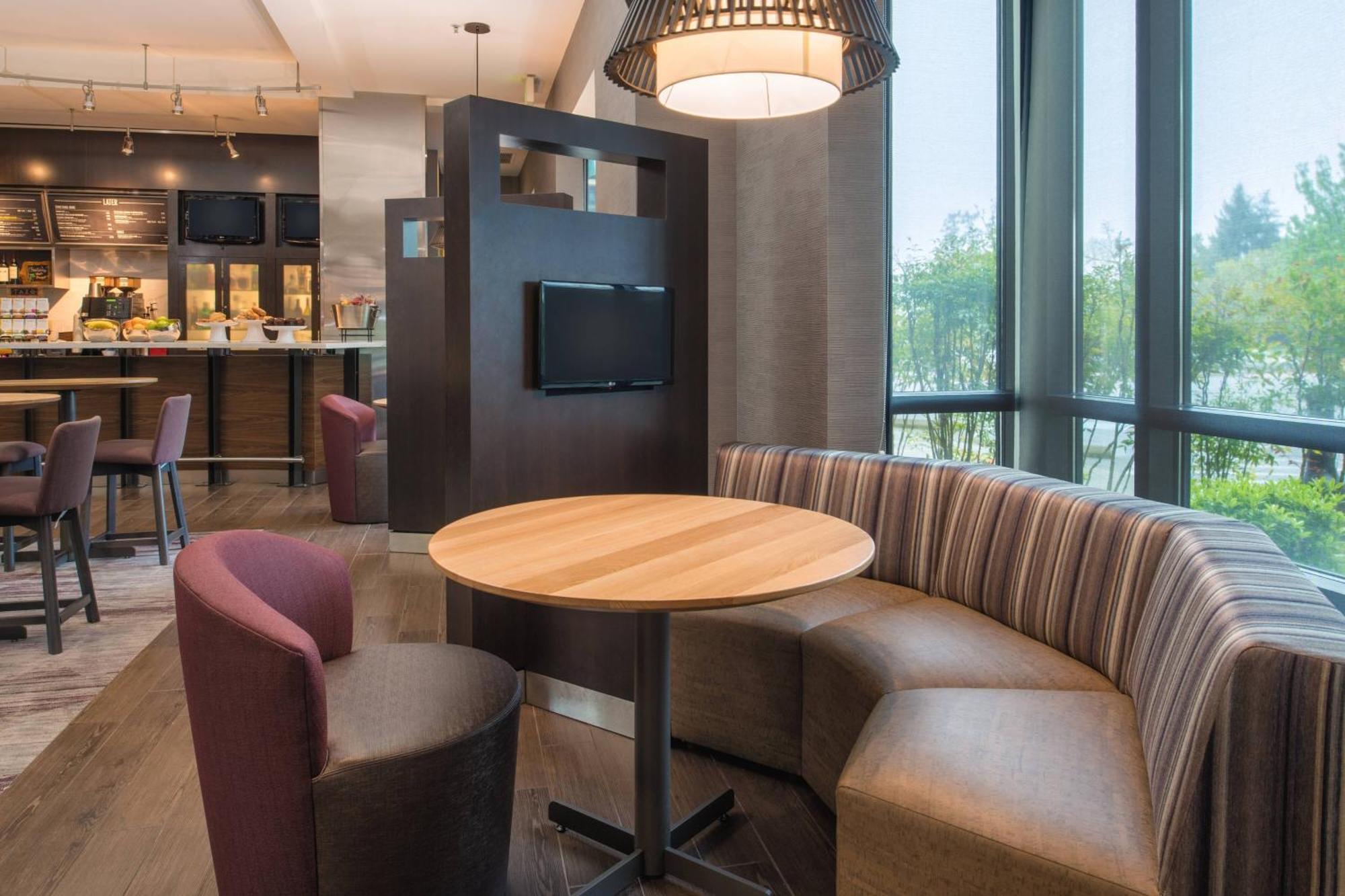 Courtyard By Marriott Seattle Federal Way Hotel Екстериор снимка