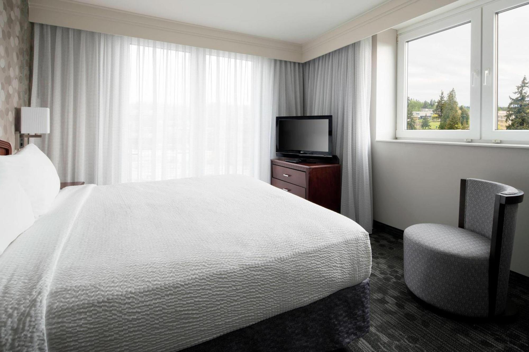 Courtyard By Marriott Seattle Federal Way Hotel Екстериор снимка