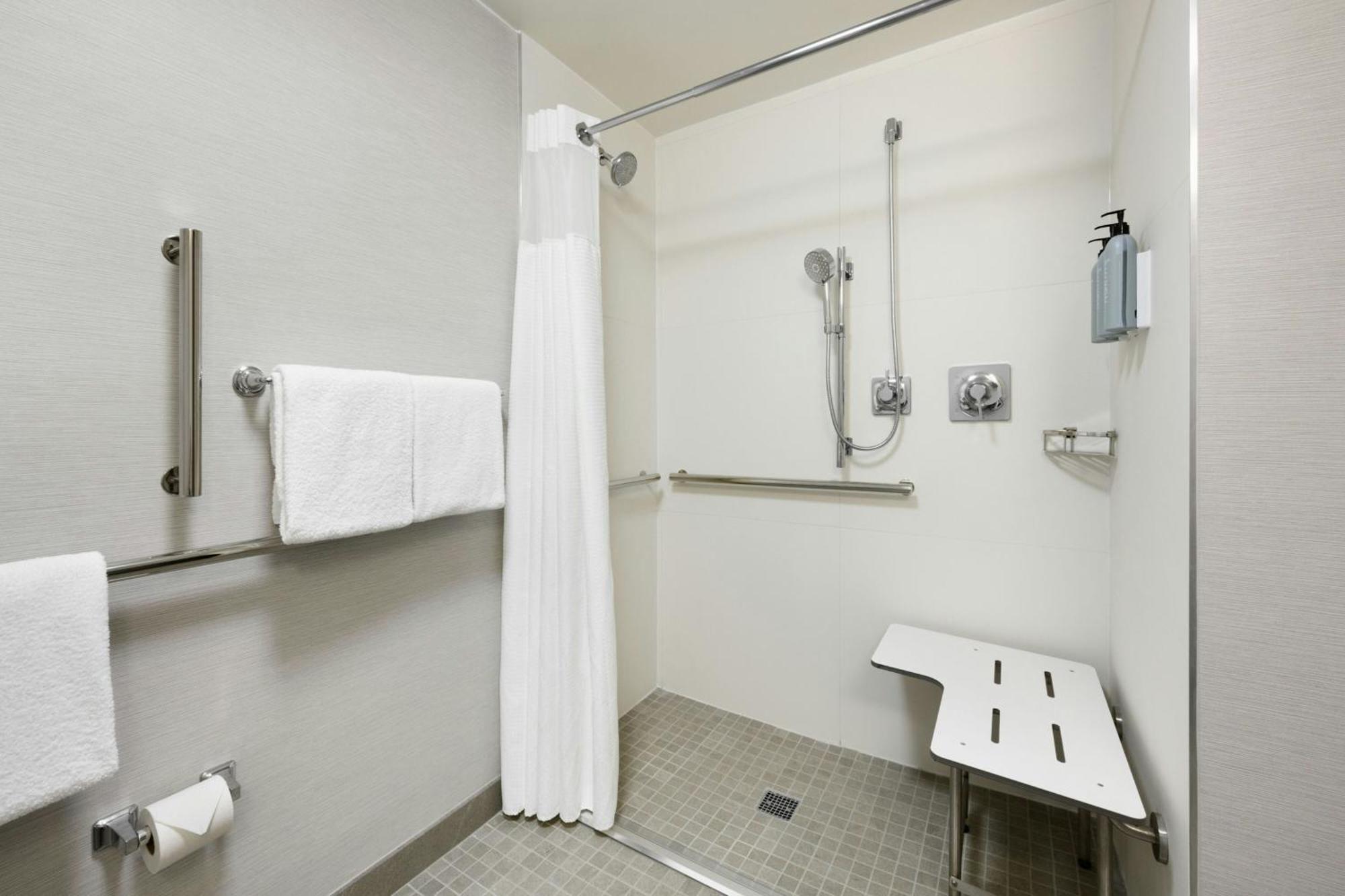 Courtyard By Marriott Seattle Federal Way Hotel Екстериор снимка