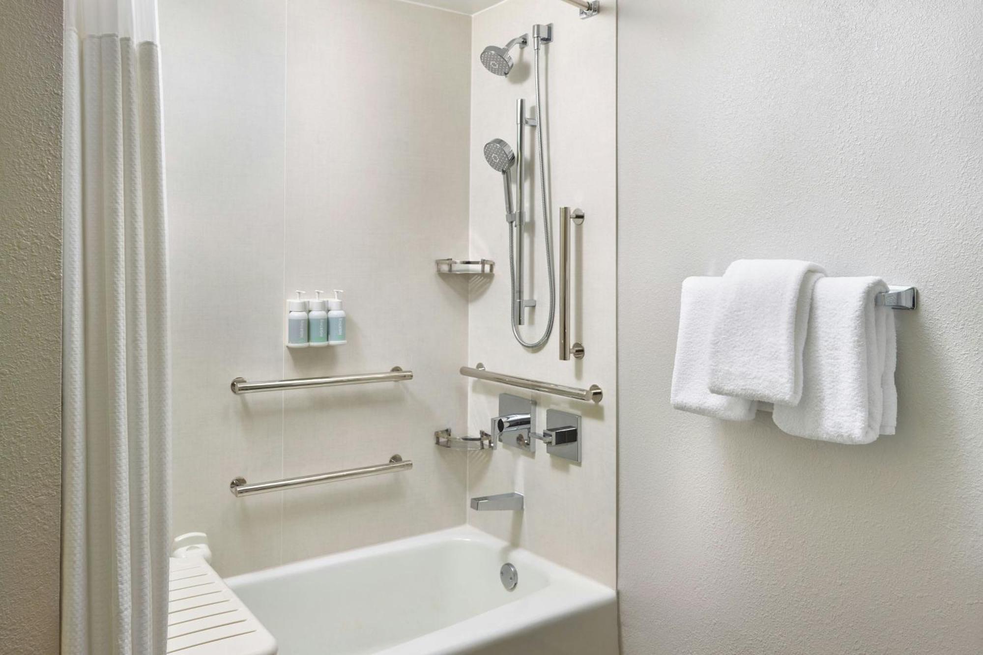 Courtyard By Marriott Seattle Federal Way Hotel Екстериор снимка