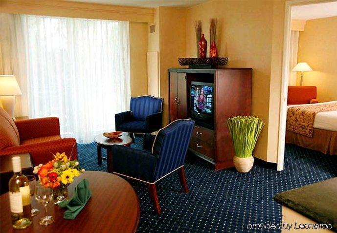 Courtyard By Marriott Seattle Federal Way Hotel Екстериор снимка