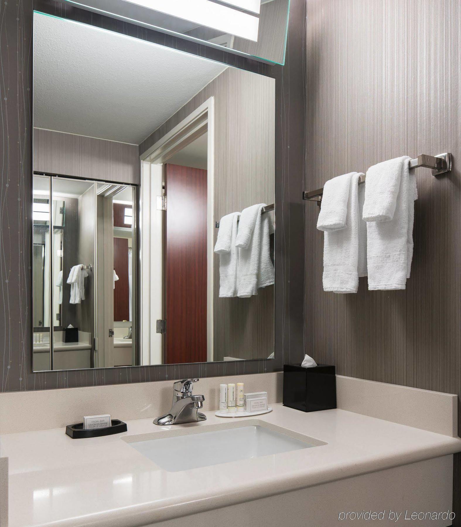 Courtyard By Marriott Seattle Federal Way Hotel Екстериор снимка