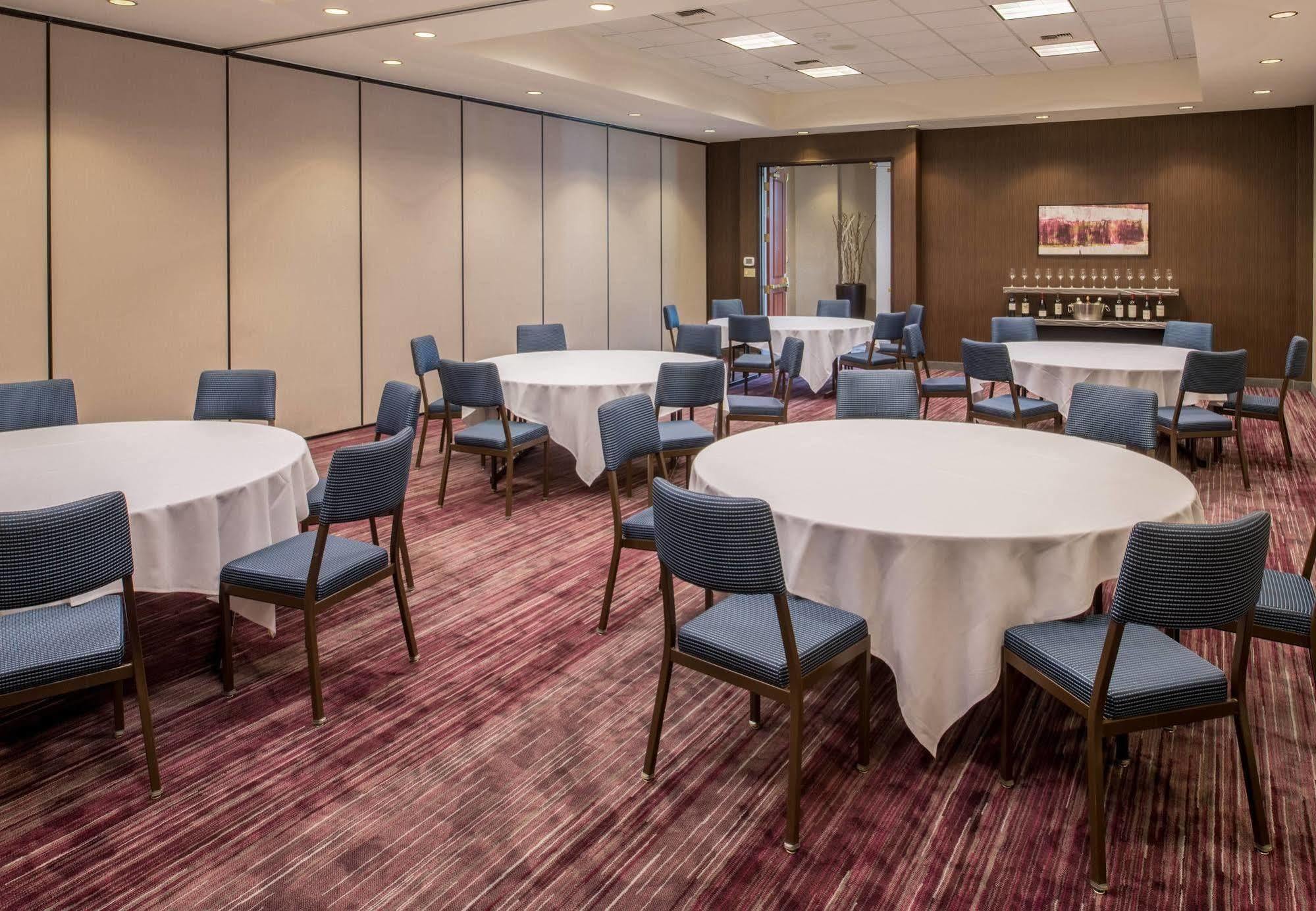 Courtyard By Marriott Seattle Federal Way Hotel Екстериор снимка