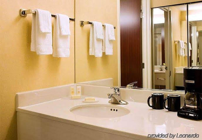 Courtyard By Marriott Seattle Federal Way Hotel Екстериор снимка